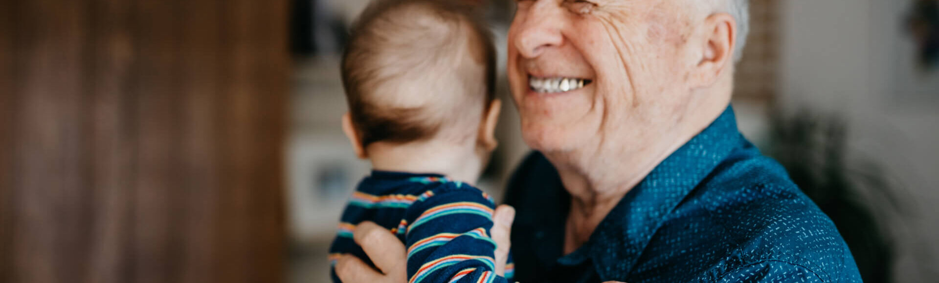 niños cuidados por abuelos